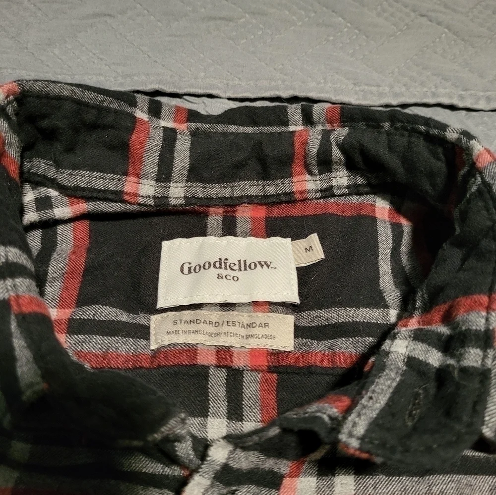 Goodfellow Long Sleeved Flannel  Button Up Black and Red Mens Medium